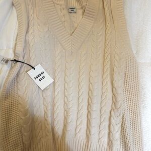 Aritzia Sunday Best white rabbit latin blanc